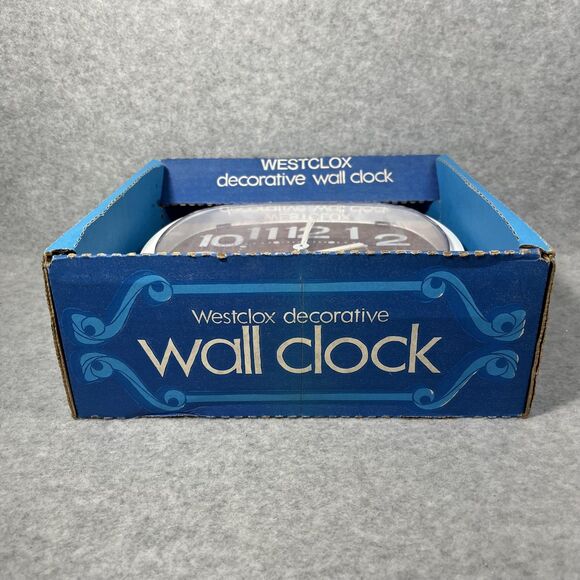 Vintage Westclox Walltone Electric Wall Clock Walnut Woodgrain USA Retro Decor - Picture 2 of 9